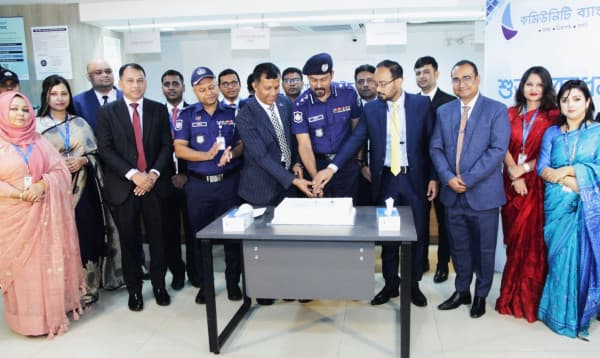 পুলিশের জন্য ‘ডেডিকেটেড সার্ভিস ডেস্ক’ চালু করলো কমিউনিটি ব্যাংক