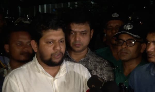যখন তখন যমুনা অভিমুখে আসা যাবে না: উপদেষ্টা মাহফুজ আলম