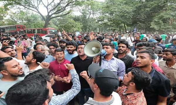 Student Murder: DU students observe half day mourning