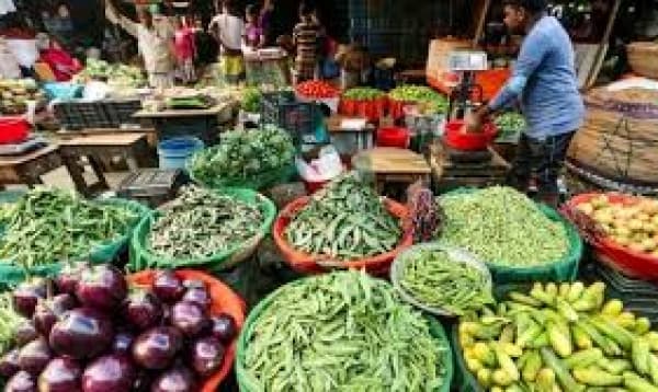 Relief for consumers in Dhaka as chicken and vegetable prices fall