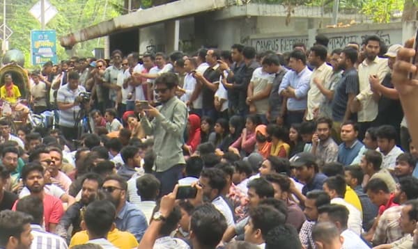 আন্দোলন-সড়ক অবরোধ-বিক্ষোভের নগর ঢাকা