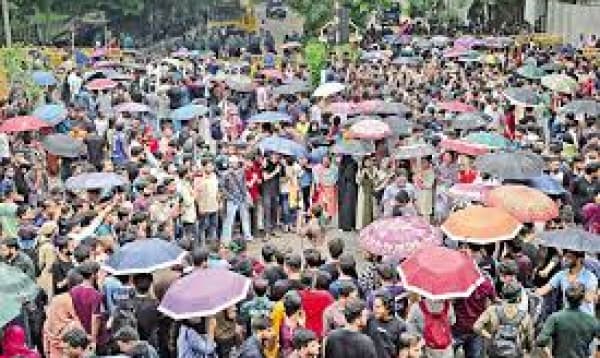 JnU students back in classes after shutdown
