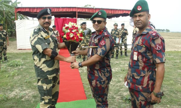 পুশইন ঠেকাতে চুয়াডাঙ্গা সীমান্তে বিজিবি-বিএসএফ'র পতাকা বৈঠক