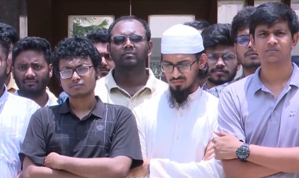 'কুয়েটে দোষীদের বিচার না হলে কাল থেকে প্রশাসনিক কার্যক্রম বন্ধ'