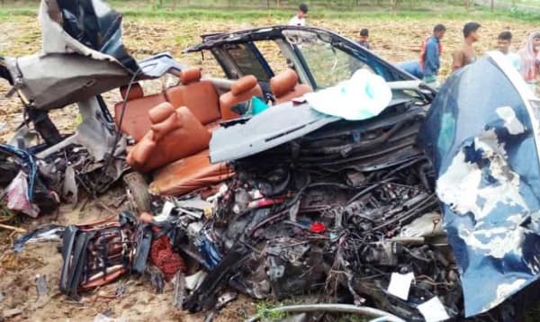 দিনাজপুরে ট্রাক-মাইক্রোবাস সংঘর্ষে নিহতদের সবাই সরকারি কর্মকর্তা