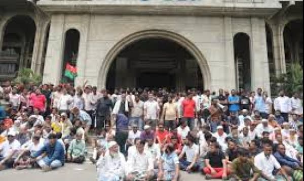 Ishraque's supporters blockade program at Nagar Bhaban