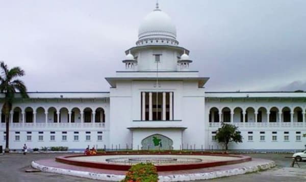 হত্যাচেষ্টার মামলায় আওয়ামীপন্থি ৬১ আইনজীবীর জামিন স্থগিত থাকবে