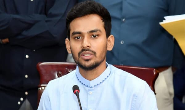 ভারতের বিধিনিষেধ আমাদের জন্যে আত্মনির্ভরশীলতার সুযোগ: উপদেষ্টা আসিফ মাহমুদ