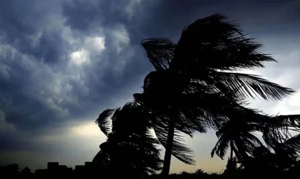 দুপুরের মধ্যে ৪ জেলায় ঝড়ের শঙ্কা