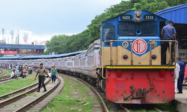 ট্রেনে ঈদযাত্রা: আজ মিলবে ২রা জুনের টিকিট