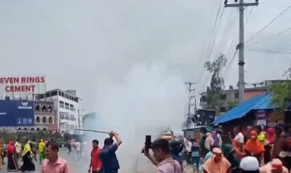গাজীপুরে চূড়ান্ত নিষ্পত্তির টাকার দাবিতে শ্রমিকদের বিক্ষোভ