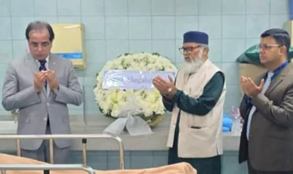 জুলাই বিপ্লবের শহীদ হাসানকে দেখতে হাসপাতালে ধর্ম উপদেষ্টা