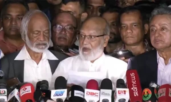 বিতর্কিত উপদেষ্টাদের বাদ দিয়ে উপদেষ্টা পরিষদ পুনর্গঠনের দাবি বিএনপির