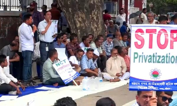 চট্টগ্রাম বন্দরে শ্রমিক দলের অবস্থান ধর্মঘট