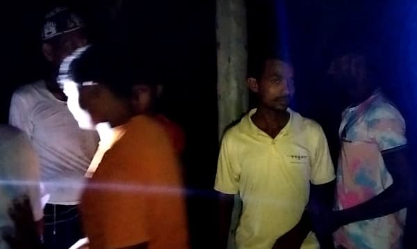 কুড়িগ্রামে সীমান্তে পুশ ইন ঠেকাতে রাত জেগে জনতার মানব দেয়াল তৈরি