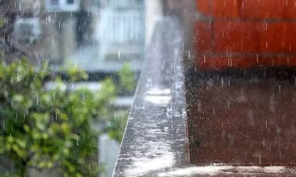 বৃষ্টিতে কাপড় শুকানো ও ঘরের স্যাঁতস্যাঁতে ভাব দূর করার ঘরোয়া কৌশল