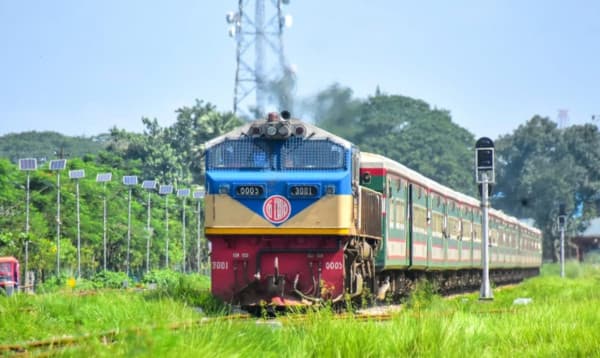 ট্রেনে ফিরতি যাত্রা: আজ বিক্রি হবে ১২ই জুনের টিকিট