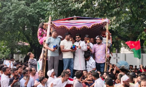 'রাজনৈতিক কারণেই এখনও মেয়র হিসেবে শপথ নিতে পারেননি ইশরাক'