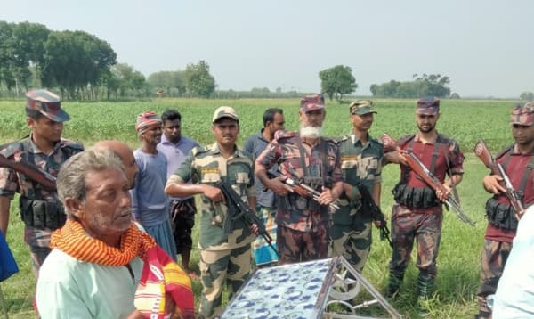 চুয়াডাঙ্গা সীমান্তের শূন্যরেখায় শেষবার মায়ের মুখ দেখলেন ২ মেয়ে