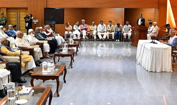 সরকার ও রাজনৈতিক দলের মধ্যে ঐক্য না হলে বিপর্যয়ের শঙ্কা