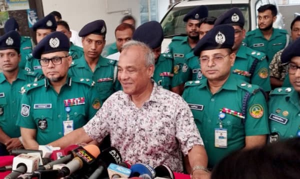 জুলাই গণহত্যা মামলায় বেশি নাম থাকায় তদন্তে বিঘ্ন ঘটছে: স্বরাষ্ট্র উপদেষ্টা
