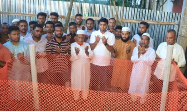 জুলাই শহীদ হাসানের কবর জিয়ারত করলেন ছাত্রদলের কেন্দ্রীয় সাধারণ সম্পাদক নাছির