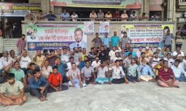Ishraque supporters resume protest after Eid locking Nagar Bhaban