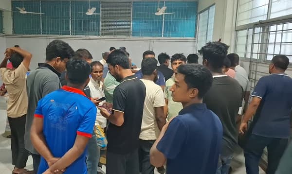 জয়পুরহাটে ট্রাক, ট্রাক্টর ও অটোরিকশার ত্রিমুখী সংঘর্ষে নিহত ১, আহত ৫