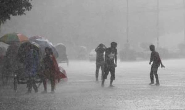 দেশের সব বিভাগেই ভারি বর্ষণ ও কয়েক জেলায় পাহাড়ি ধসের শঙ্কা