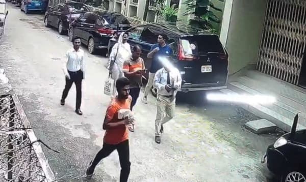সিএমএম আদালতের সিঁড়ি থেকে পালিয়েছেন হত্যা মামলার আসামি