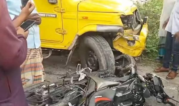 জুমার নামাজে যাওয়ার পথে পিকআপ'র ধাক্কায় প্রাণ গেল মেরাজের