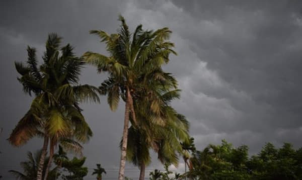 দুপুরের মধ্যে ১০ অঞ্চলে ঝড়ের আভাস