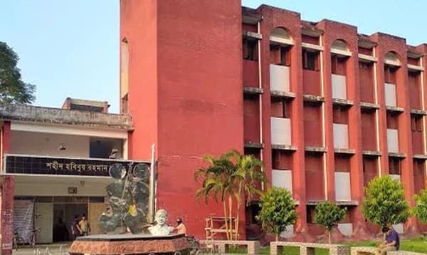 বান্ধবীকে নিয়ে ছেলেদের হলে রাত্রিযাপন করা সেই শিক্ষার্থীর আসন বাতিল