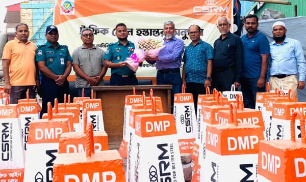 CSRM স্টিলের পক্ষ থেকে ডিএমপিকে ট্রাফিক তিন কোন হস্তান্তর