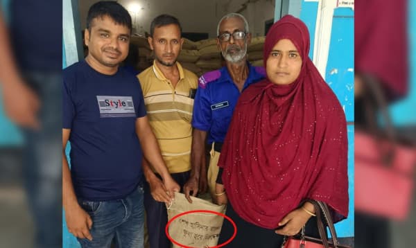 যশোরের সরকারি চালের বস্তায় এখনো শেখ হাসিনার নাম