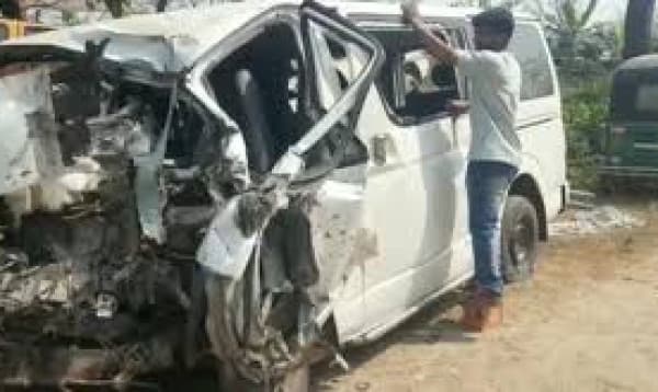 4 killed, 15 injured in Munshiganj road crash