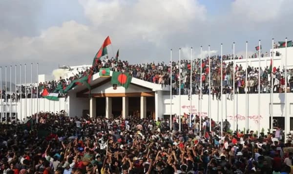 ৩৬ দিনের আন্দোলনে পতন হয় আওয়ামী লীগ সরকারের
