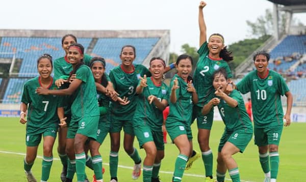 নারী ফুটবল দলকে রাত আড়াইটায় সংবর্ধনা দেবে বাফুফে