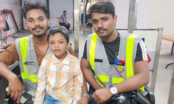 বাবা-মায়ের কোলে ফিরতে চায় শিশু ফারদিন