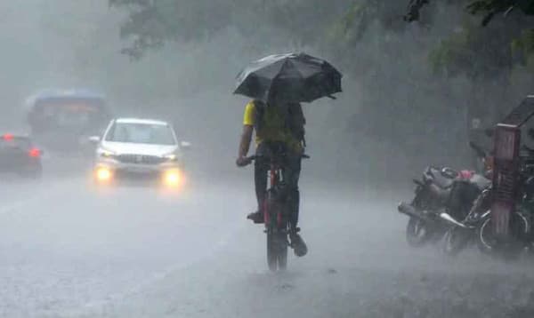 চার বিভাগে ভারী বর্ষণের পূর্বাভাস, চট্টগ্রামে পাহাড়ে ভূমিধসের শঙ্কা