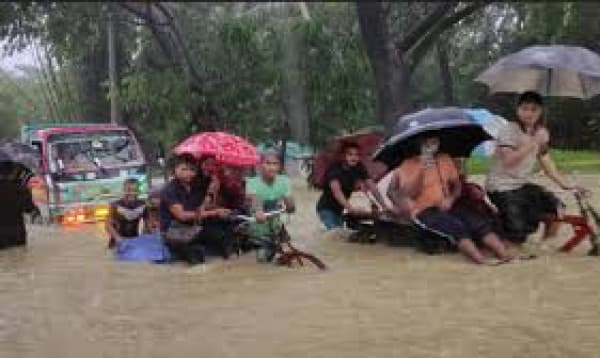 Rain causes hill collapse in Cox's Bazar: Over 2 lac marooned
