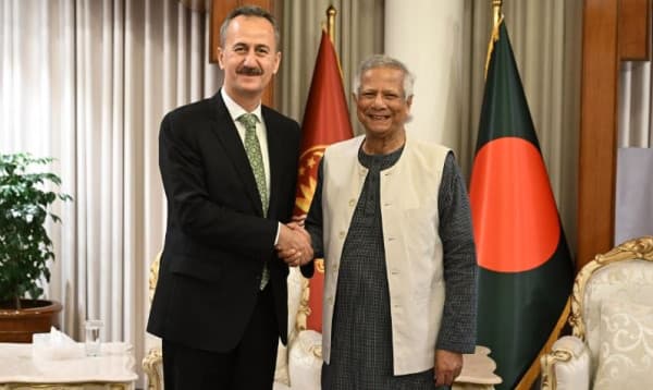 প্রধান উপদেষ্টার সঙ্গে তুরস্কের প্রতিরক্ষা শিল্প সংস্থার প্রধানের সাক্ষাৎ