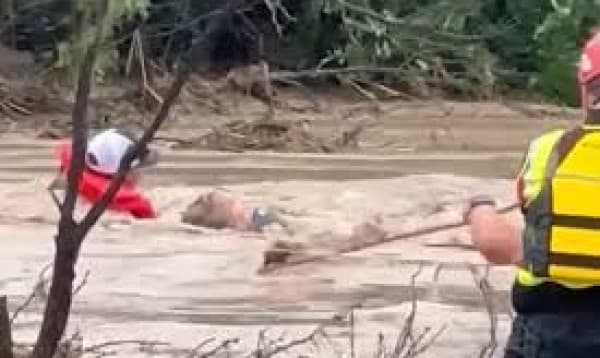 Flash flooding in New Mexico town traps dozens in Homes, Vehicles