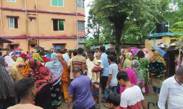 মেহেরপুরে স্বামীকে বাঁচাতে গিয়ে বিদ্যুতায়িত হয়ে প্রাণ গেল স্ত্রীরও