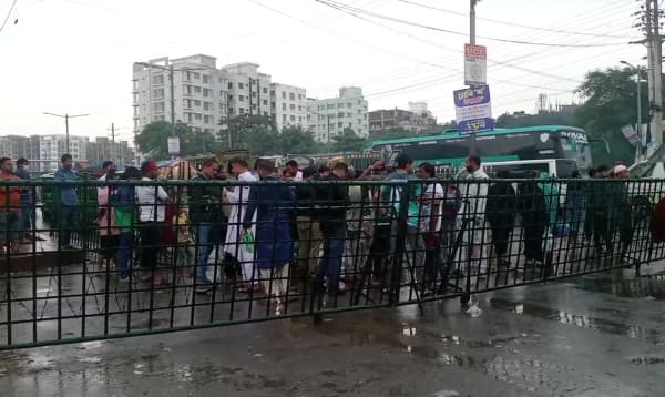 গোপালগঞ্জের ঘটনায় সাভারে  ঢাকা-আরিচা মহাসড়ক অবরোধ