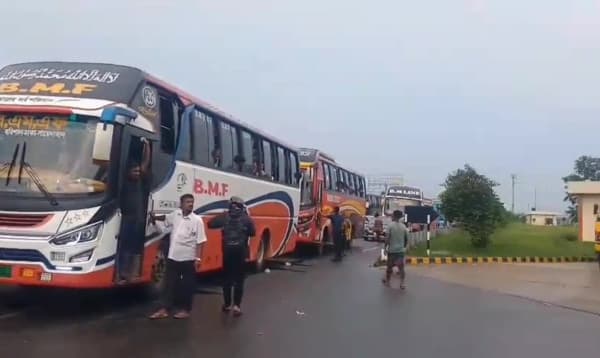 মুন্সিগঞ্জে এনসিপির অবরোধ: পদ্মা সেতুতে আধা ঘণ্টা যান চলাচল বন্ধ