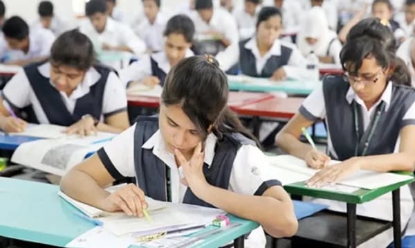 গোপালগঞ্জে আজ এইচএসসি পরীক্ষা স্থগিত