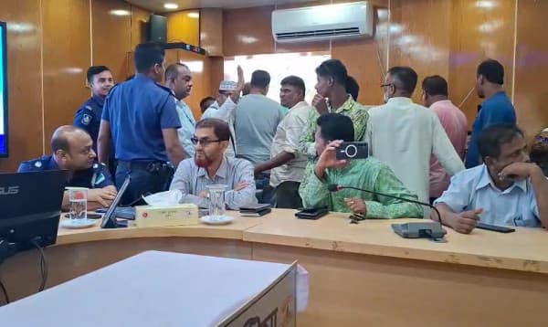 লটারির চূড়ান্ত তালিকায় আ.লীগ নেতাদের নাম থাকায় বিএনপি-জামায়াতের হট্টগোল
