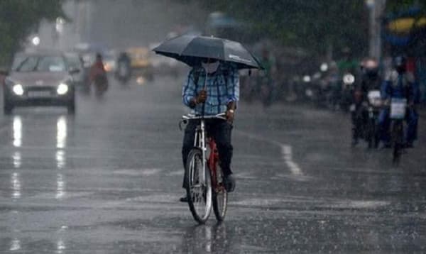 আজ ঢাকায় হালকা বৃষ্টির পূর্বাভাস, তাপমাত্রা বৃদ্ধির সম্ভাবনা