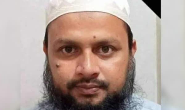 সাতক্ষীরায় মাদরাসা শিক্ষককে কুপিয়ে হত্যা, গণপিটুনিতে হামলাকারীর মৃত্যু